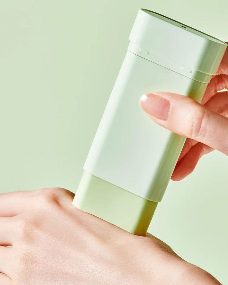 TOCOBO Cica Cooling Sun Stick SPF50+ PA++++
(Protector solar en stick para piel sensible e irritada)