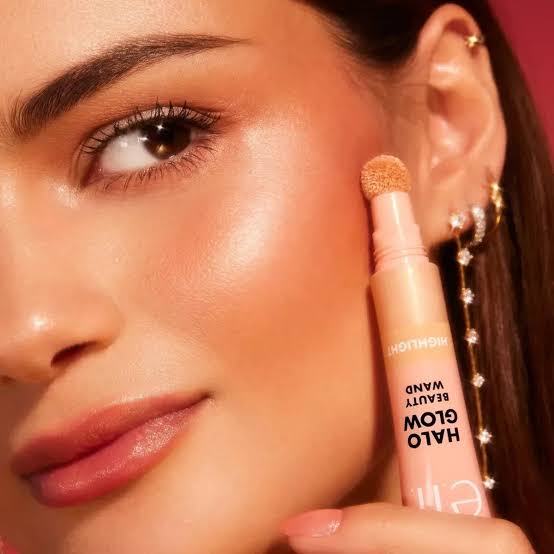 e.l.f. Halo Glow Highlight Beauty Wand
(Iluminador Champagne Campaign)