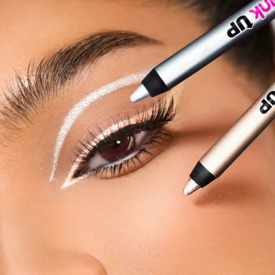 Lápiz delineador Long Lasting Eyeliner 24hrs Silver Pearl(19)Pink Up